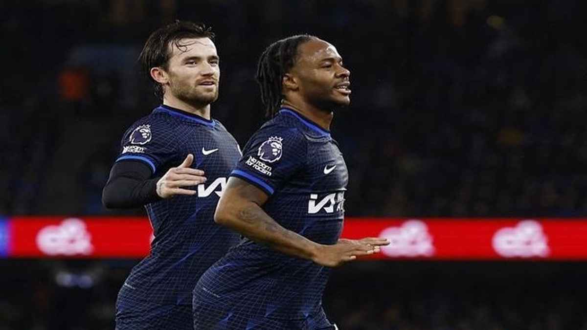 سترلينغ أول لاعب يسجل في مرمى مانشستر سيتي ذهاباً وإياباً في موسم واحد