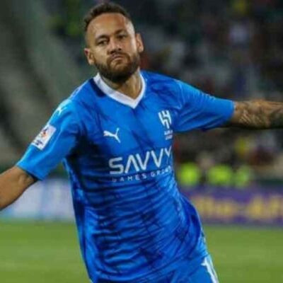 نيمار دا سيلفا يعود إلى الرياض لإكمال علاجه مع الهلال