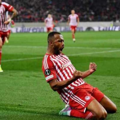 أولمبياكوس يتأهل إلى النهائي بعد فوزه على استون فيلا في دوري المؤتمر الأوروبي