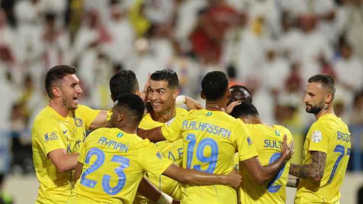النصر يسرق الفوز من الأخدود بثلاثة أهداف في دوري روشن السعودي