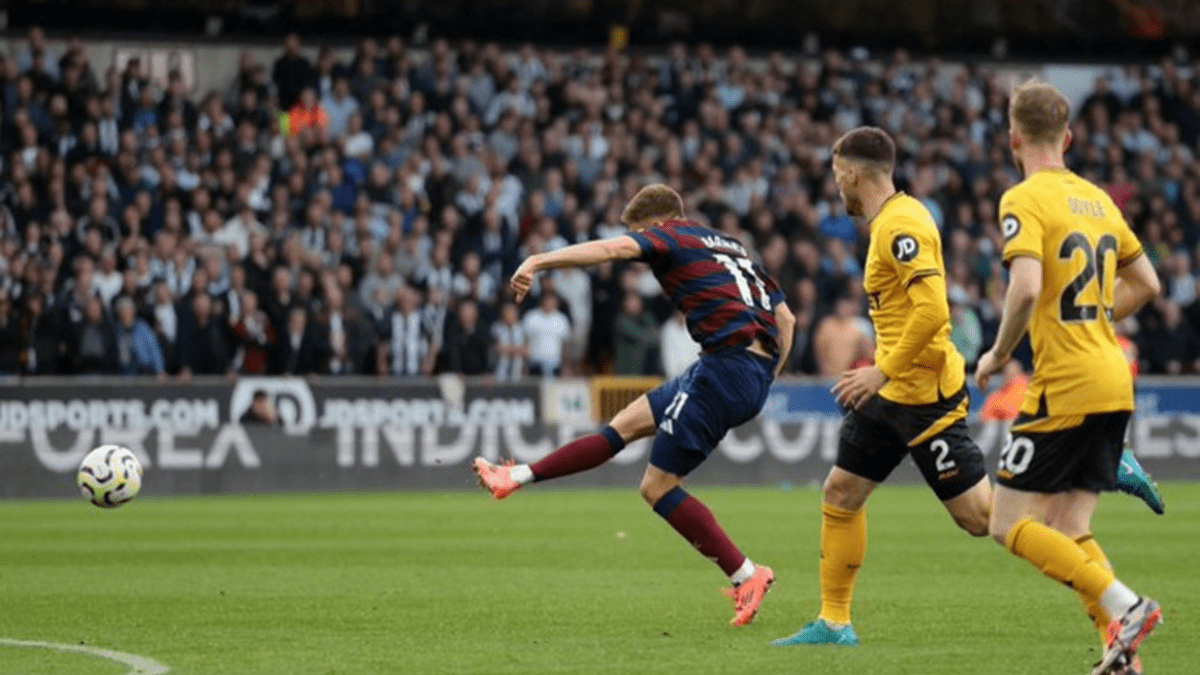 نيوكاسل يقلب الطاولة على وولفرهامبتون ويحقق فوزًا ثمينًا 2-1