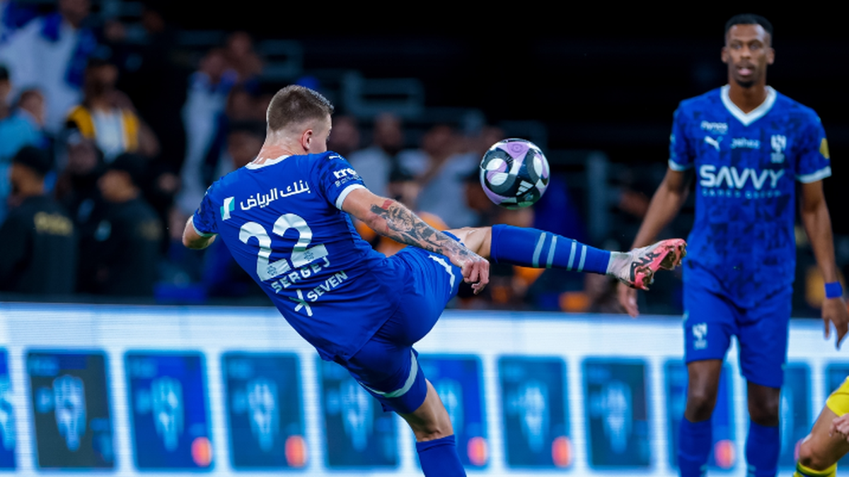 الهلال يعزز صدارته في الدوري السعودي