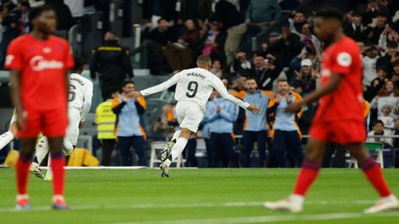 ريال مدريد يحقق فوزًا مهمًا على إشبيلية برباعية مثيرة