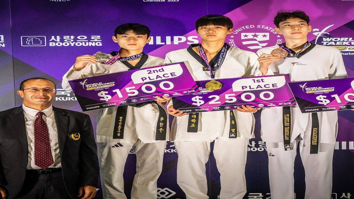 الهلالي إدريس ضيف شرف خلال منافسات الجائزة الكبرى للتايكواندو بالولايات المتحدة الأمريكية