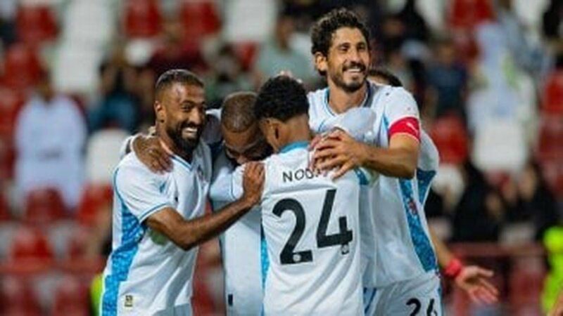 نيوم يفوز بصعوبة على ضمك
