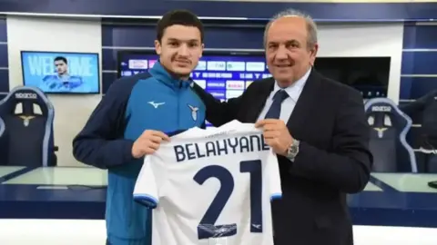 فابريغاس يخطط لضم المغربي رضا بيلحيان من لاتسيو