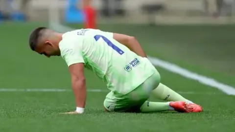 إصابة فيران توريس تُعمّق أزمات برشلونة قبل استئناف الدوري الإسباني