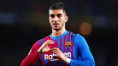 توريس مهدد بالغياب عن مباراة برشلونة ضد جيرونا