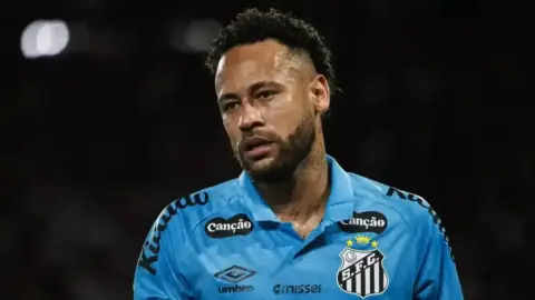 توتر جديد بين نيمار ونادي سانتوس بعد حادثة فلامنغو