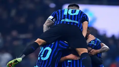 إنتر ميلان يهزم لاتسيو بثنائية ويعتلي صدارة الدوري الإيطالي