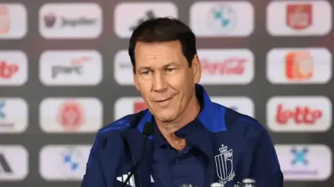 غارسيا يستدعي وجوه جديدة في غياب دي بروين ولوكاكو