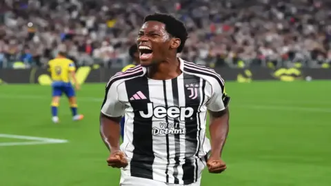 دافيد يقترب من الرحيل عن يوفنتوس