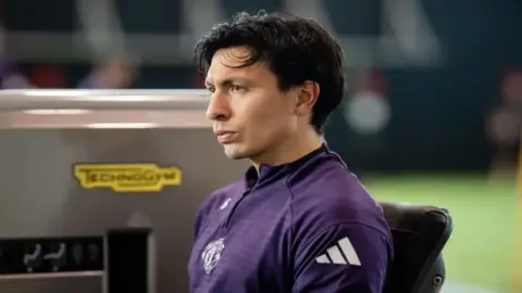 مانشستر يونايتد يسمح لليساندرو مارتينيز بالانضمام إلى معسكر الأرجنتين