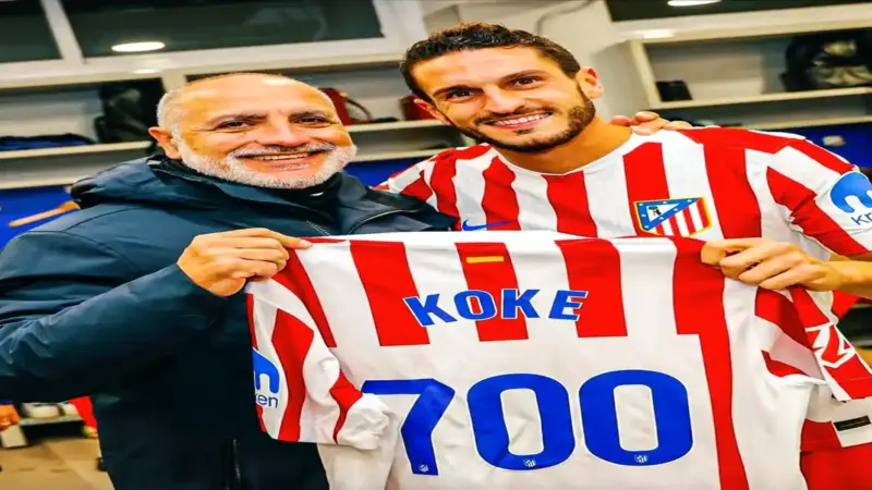 كوكي يحتفل بالمباراة رقم 700 مع أتلتيكو مدريد