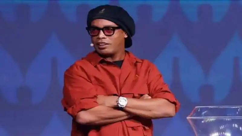 رونالدينيو قبل نهائي القارات: قلبي منقسم بين فلامنغو وباريس سان جيرمان