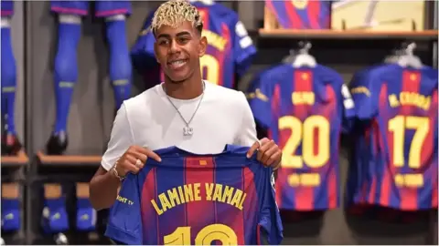 يامال يتصدر مبيعات القمصان في أوروبا ويتفوق على ميسي ورونالدو