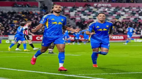 ليوين ينقذ ليدز ويعدل النتيجة أمام برينتفورد