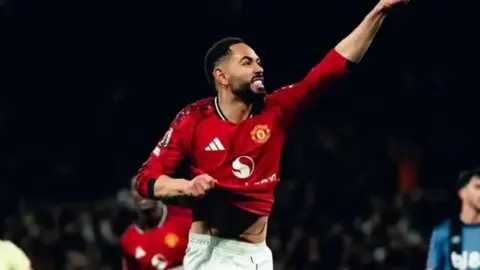 مانشستر يونايتد وبورنموث يتقاسمان النقاط بثمانية أهداف