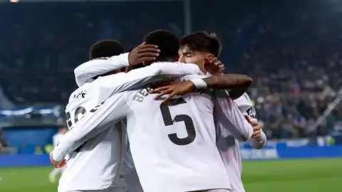 ريال مدريد يعود بانتصار ثمين من ألافيس ويواصل ملاحقة برشلونة