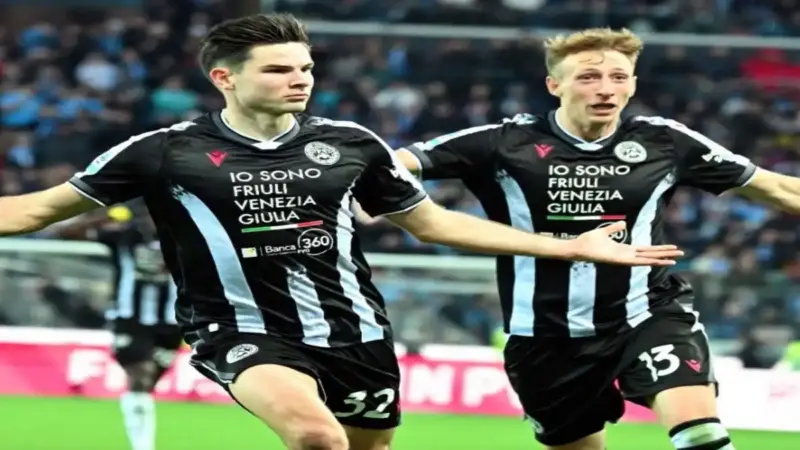 أودينيزي يُسقط نابولي ويمنعه من الصدارة وفيرونا يعمّق جراح فيورنتينا