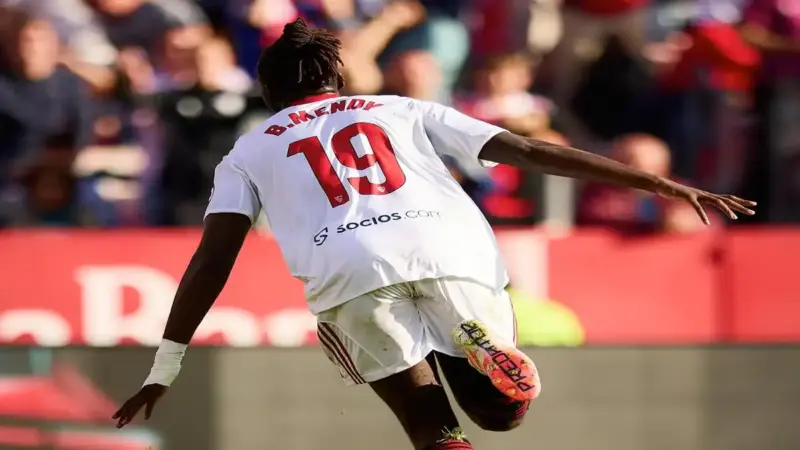 إشبيلية يضرب بقوة ويستعيد نغمة الانتصارات برباعية نظيفة أمام أوفييدو