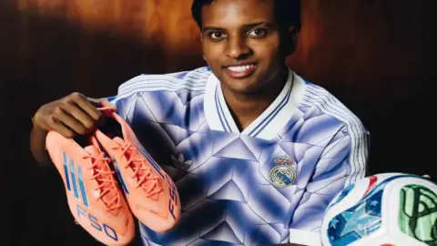 أديداس تخطف رودريغو من نايكي وتحقق مكسبًا تسويقيًا جديدًا