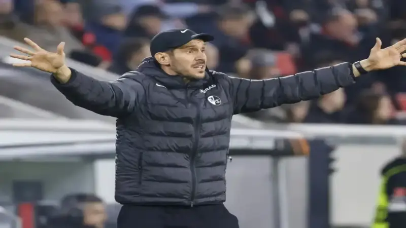 جوليان شوسـتِر