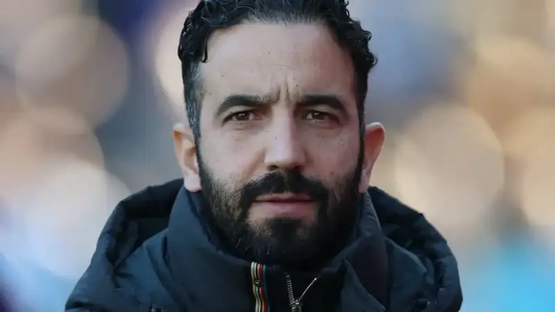 أموريم يبرّر غياب ماينو عن التشكيلة الأساسية في مانشستر يونايتد