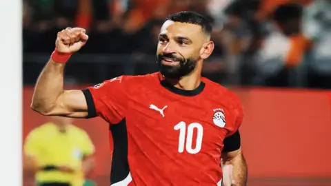 مصر يهزم كوت ديفوار برباعية مثيرة ويتأهل إلى نصف النهائي