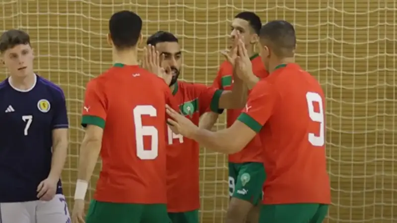 أسود القاعة