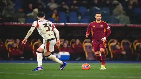 تعادل مثير في الأولمبيكو.. روما يضيع الفوز أمام ميلان ويكتفي بنقطة واحدة