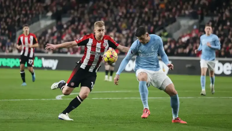 الموعد والقنوات الناقلة لمباراة برينتفورد ونوتنجهام فورست في الدوري الإنجليزي