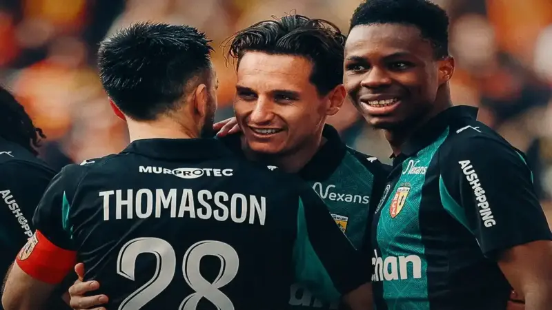 لانس يستغل تعثر باريس سان جيرمان ويسحق ميتز بثلاثية نظيفة في الدوري الفرنسي