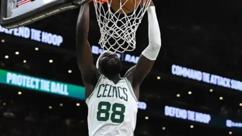 سيلتيكس يحسم مركزه في نهائيات دوري الرابطة الوطنية لكرة السلة