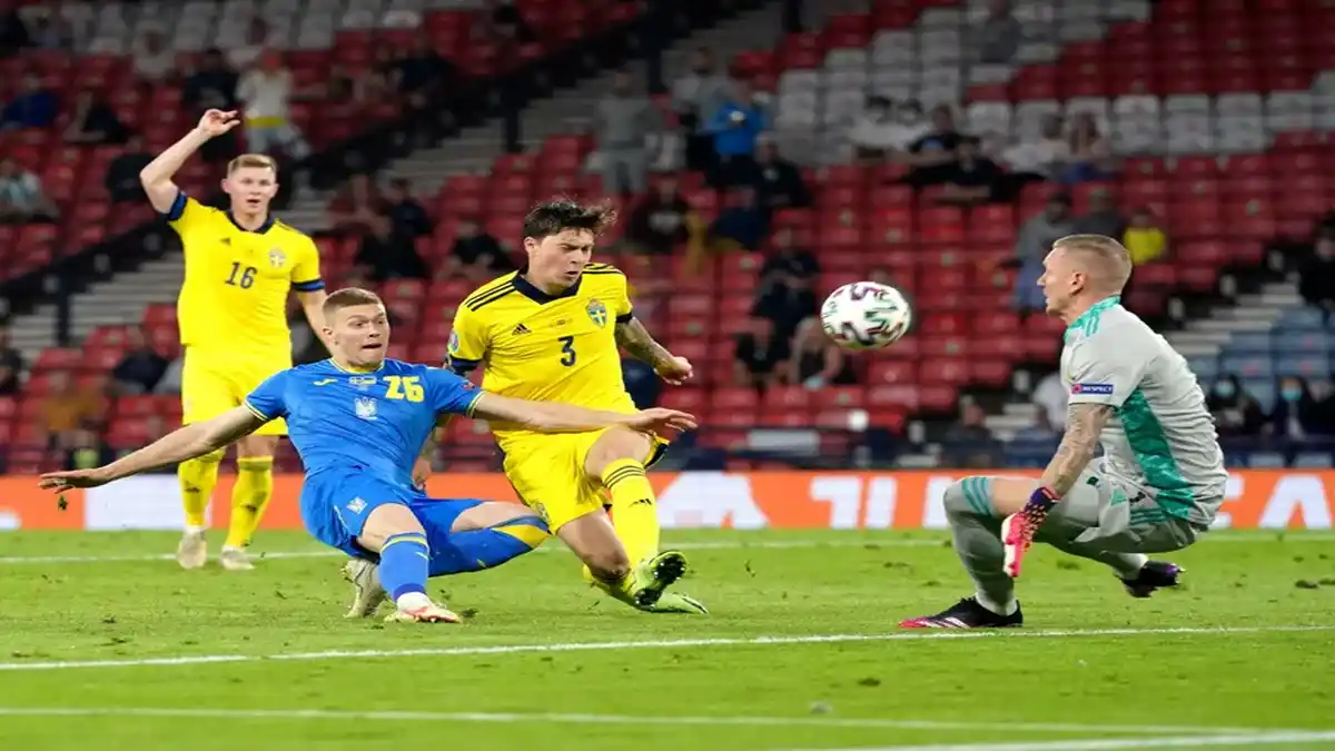 جانب من مواجهة سابقة بين أوكرانيا والسويد