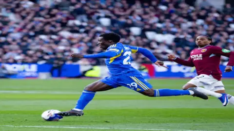 ركلات ترجيح نارية تقود ليدز إلى نصف نهائي كأس الاتحاد الإنجليزي