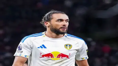 ليدز يصعق مانشستر يونايتد على أرضه