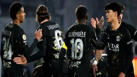 باريس سان جيرمان يحسم الديربي ويُتوج بلقب الدوري الفرنسي