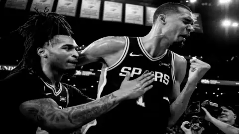 سبيرز يُنهي حلم أوكلاهوما ويعود إلى نهائي الـNBA