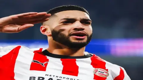 الصيباري يتوج بجائزة أفضل لاعب في الدوري الهولندي