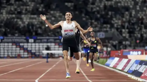 سفيان البقالي يبلغ نهائي الدوري الماسي مبكرا