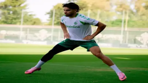 صدمة لجماهير الزلزولي.. ريال بيتيس يفاجئ الجميع بقراره!