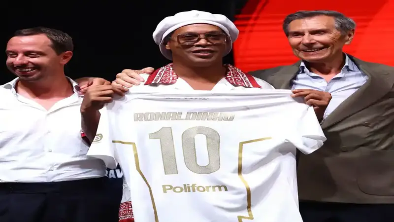 رونالدينيو يعود إلى الملاعب بعمر 46 عامًا عبر رافينا الإيطالي