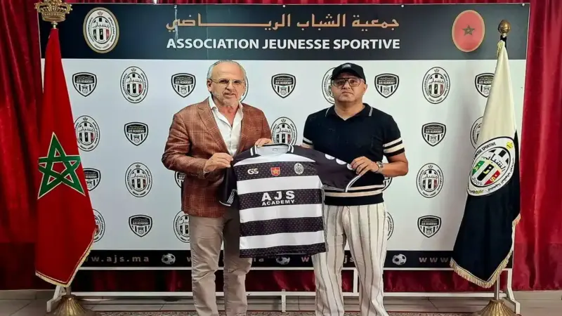 جمعية الشباب الرياضي يتعاقد مع عزالدين بوزرعة لقيادة الفريق