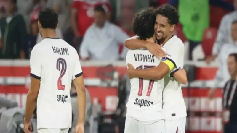 باريس سان جيرمان يتعادل مع ليل 2-2 بعد تأخره بهدفين