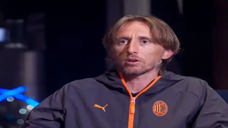 لوكا مودريتش يكشف تفاصيل قراره بالاستمرار مع ميلان