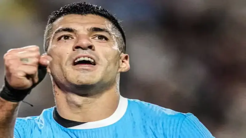 لويس سواريز يقترب من العودة إلى منتخب أوروغواي