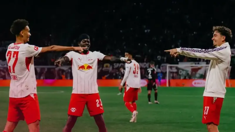 لايبزيغ يكتسح فرانكفورت بسداسية ويكتب رقماً تاريخياً