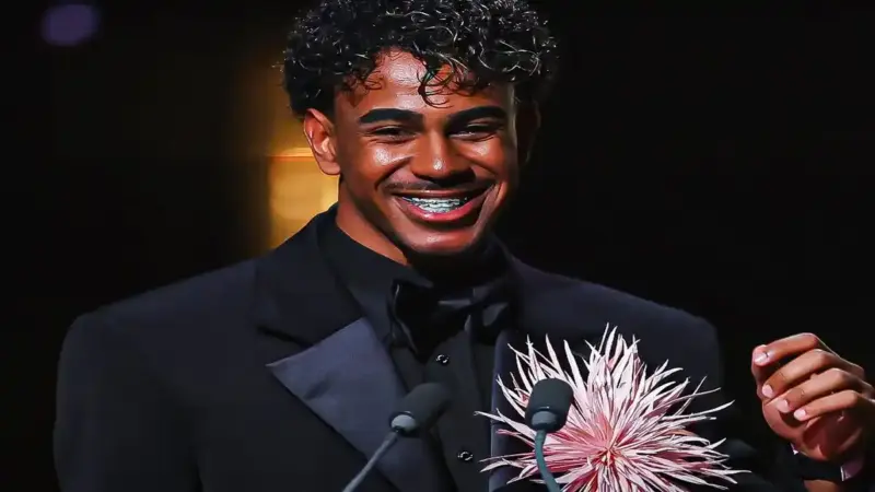 لامين يامال يحصد جائزة أفضل لاعب شاب في 2026